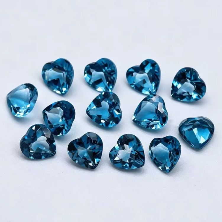 Jewelry Making London - Natürlicher Herzschliff London Blue Topas, loser