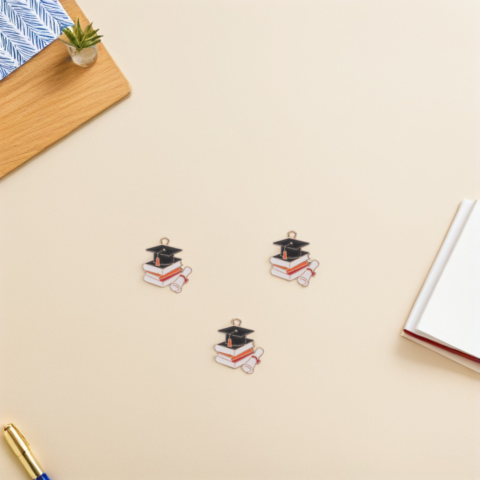 Jewelry Making Diploma - 50 Stück Abschlusskappen-Anhänger aus Legierung, Mini-Doktorhut-Diplom-Anhänger